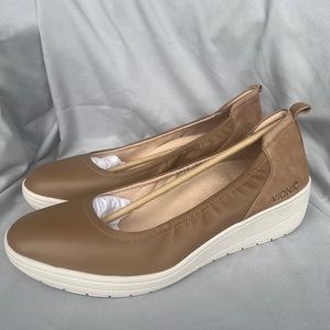 NEW Vionic Jacey Wedge in Toffee Women’s Sz 10